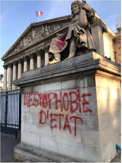 Vandalisme-statue-Colber-Assemblée-nationale-Paris-manifestation
