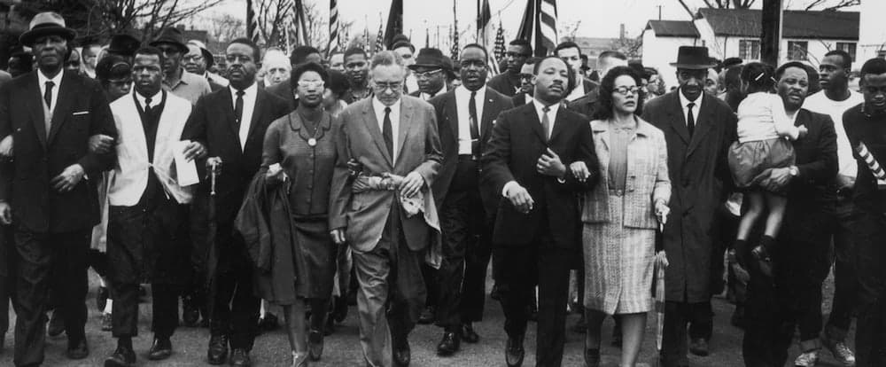 Nina Simone fût présente lors de nombreuses manifestations pour les droits civiques, comme les Marches de Selma à Montgomery de 1965. Elle est aux côtés de Martin Luther King.